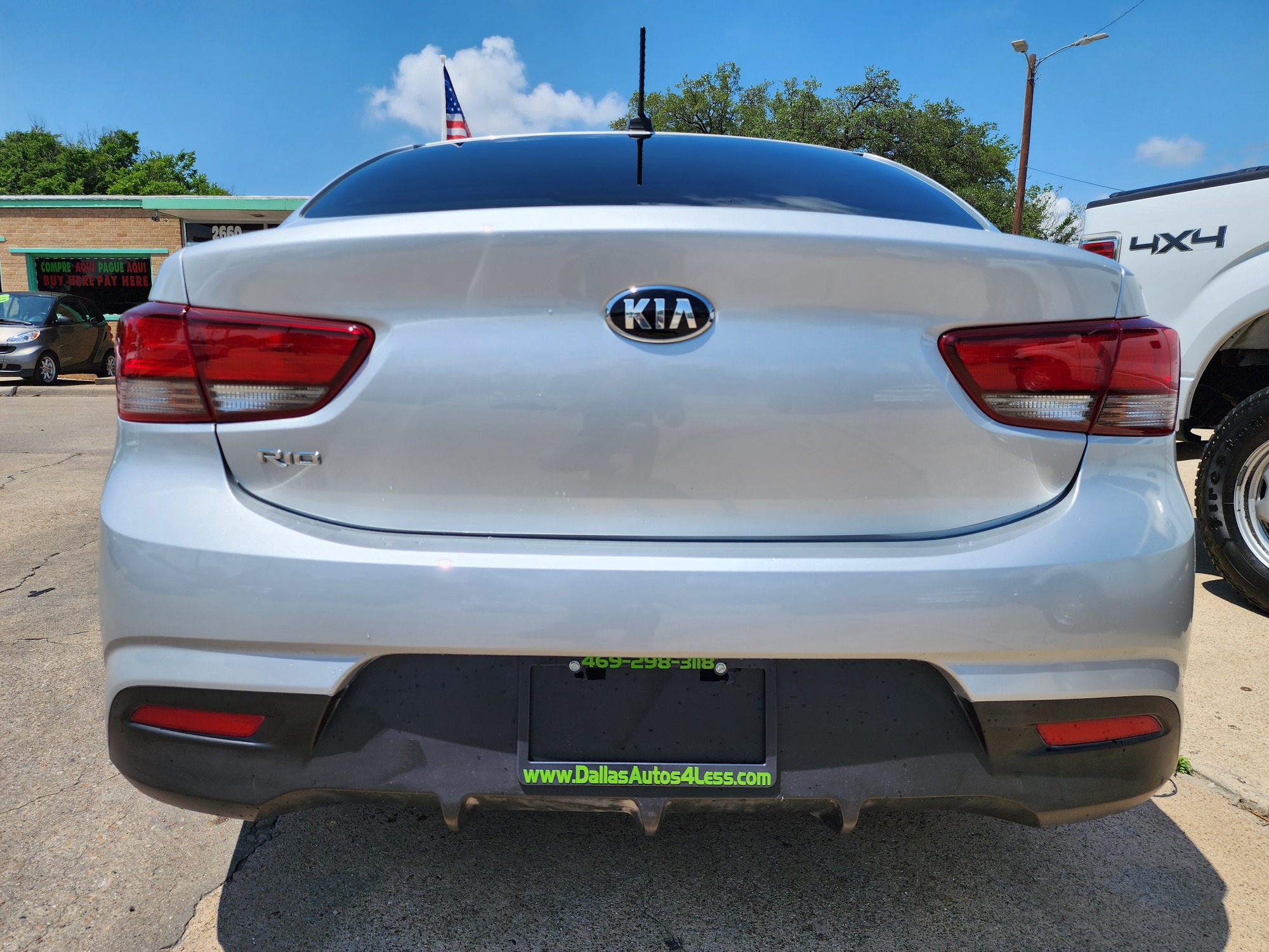 2018 SILVER Kia Rio LX (3KPA24ABXJE) with an 1.6L L4 DOHC 16V engine, 6A transmission, located at 2660 S.Garland Avenue, Garland, TX, 75041, (469) 298-3118, 32.885387, -96.656776 - Welcome to DallasAutos4Less, one of the Premier BUY HERE PAY HERE Dealers in the North Dallas Area. We specialize in financing to people with NO CREDIT or BAD CREDIT. We need proof of income, proof of residence, and a ID. Come buy your new car from us today!! This is a Very clean 2018 KIA RIO LX - Photo #4